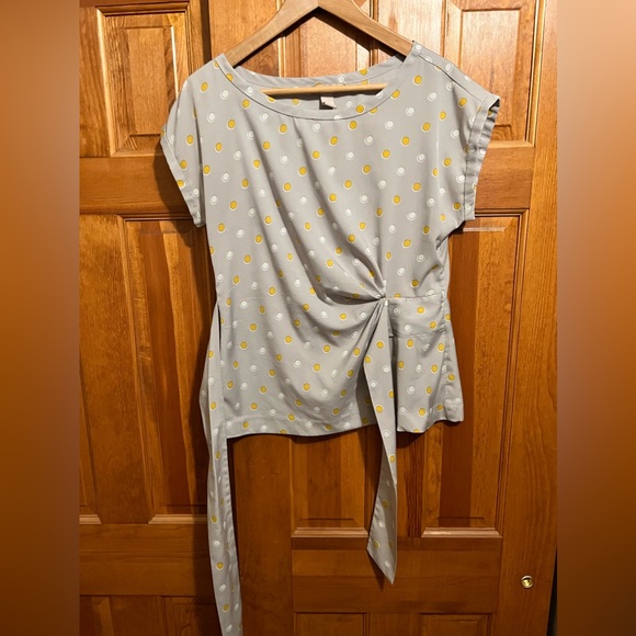 Side-tie Banana Republic top - Picture 3 of 4